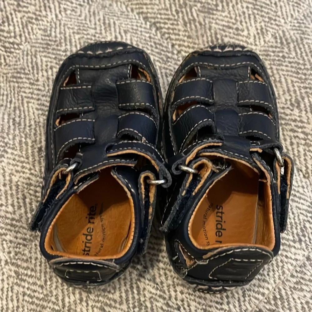 Stride Rite Lil Skip size 2M color is dark navy
